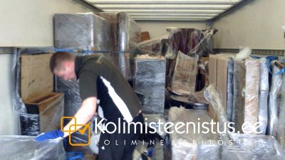Kolimisteenused - kolija paigutamas kaupa kolimisautosse